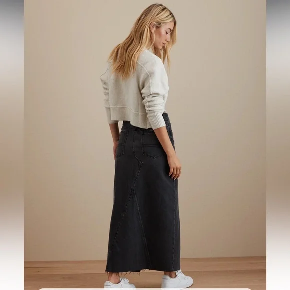 American Eagle Outfitters Skirt - 90’s hi-rise maxi black denim w/slit raw hem - Picture 2 of 11